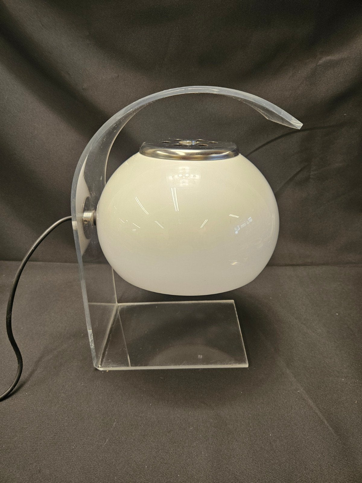 Vintage Tafellamp met Melkglas Bol en Plexiglas Boog, Vintage, Retro, Modern, Space Age, Gebruikt, Onbekend, Ophalen of Verzenden