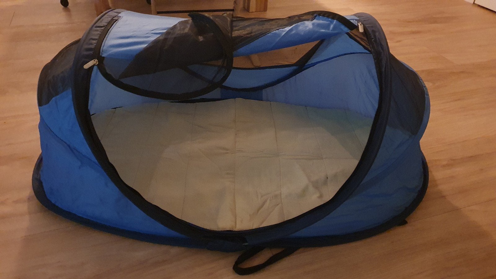 Deryan baby bedje incl opblaasbaar matras, Ophalen of Verzenden, Zo goed als nieuw