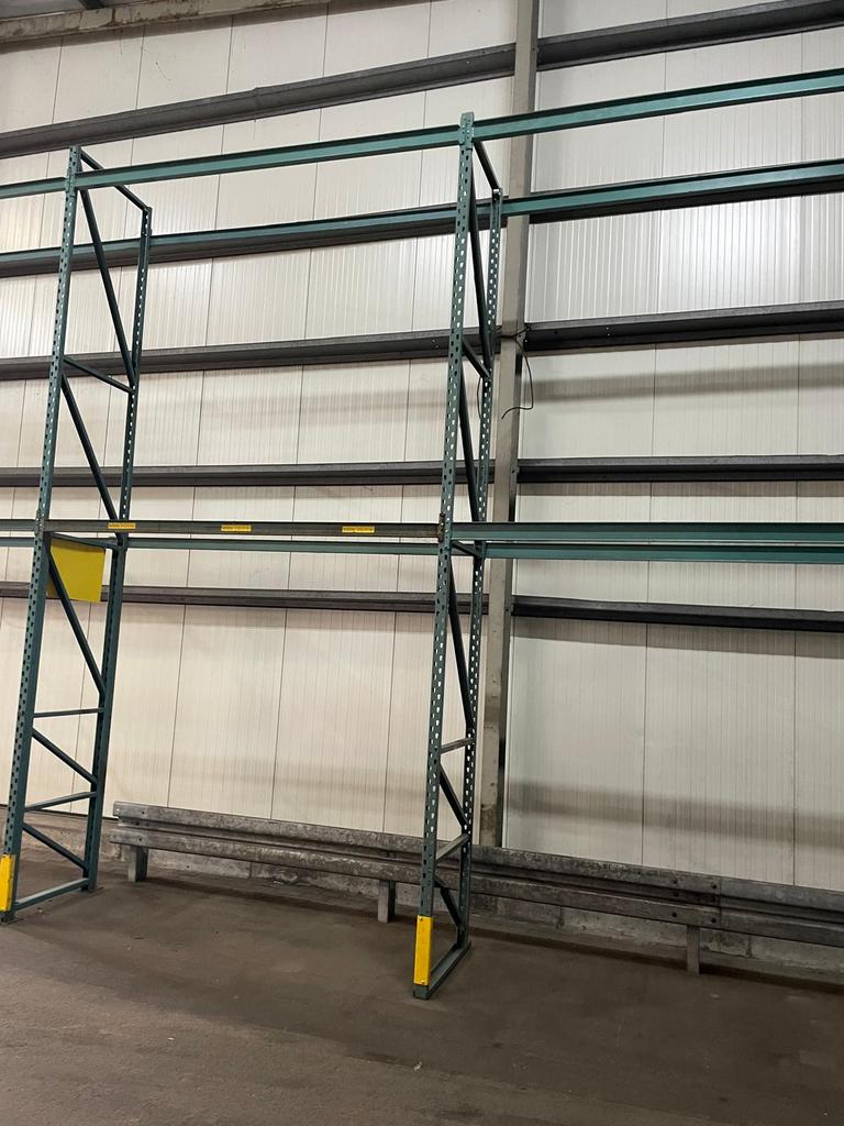 Palletstelling met aanrijbeveiliging, Ophalen