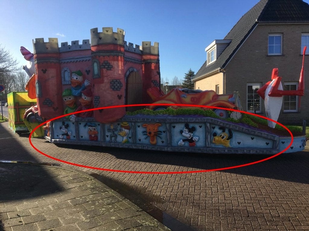 Carnavalswagen Disney in onderdelen, Hobby en Vrije tijd, Ophalen, Gebruikt, Feestartikel, Carnaval