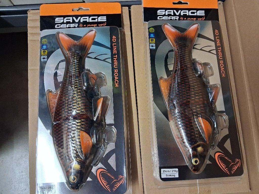 25cm Line Thru Roach (Savage Gear) Sinking en Slow Sinking, Watersport en Boten, Tinstraat, Savage Gear, Nieuw, Ophalen of Verzenden