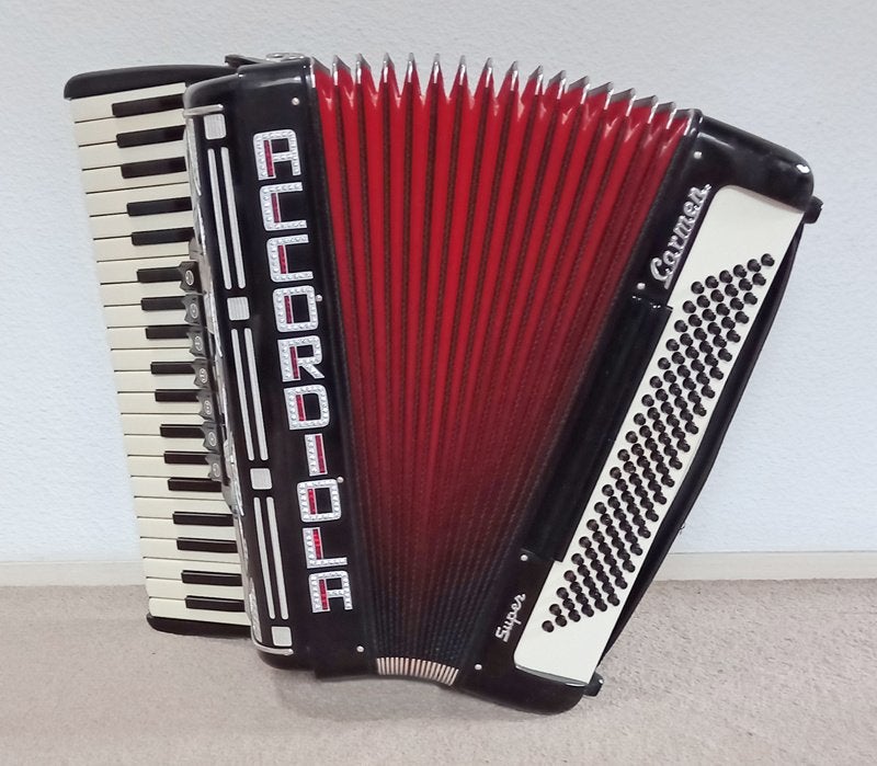 Accordiola Super Carmen accordeon, Muziek en Instrumenten, Ophalen, Met koffer, 120-bas, Accordiola