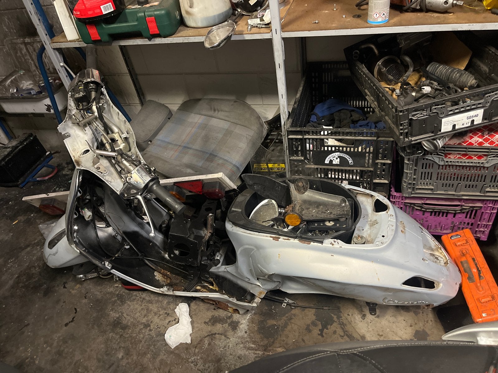 Vespa frame met kenteken - Ideaal voor restauratie, Fietsen en Brommers, Gebruikt, Info@vespa.com, Ophalen of Verzenden, Vespa