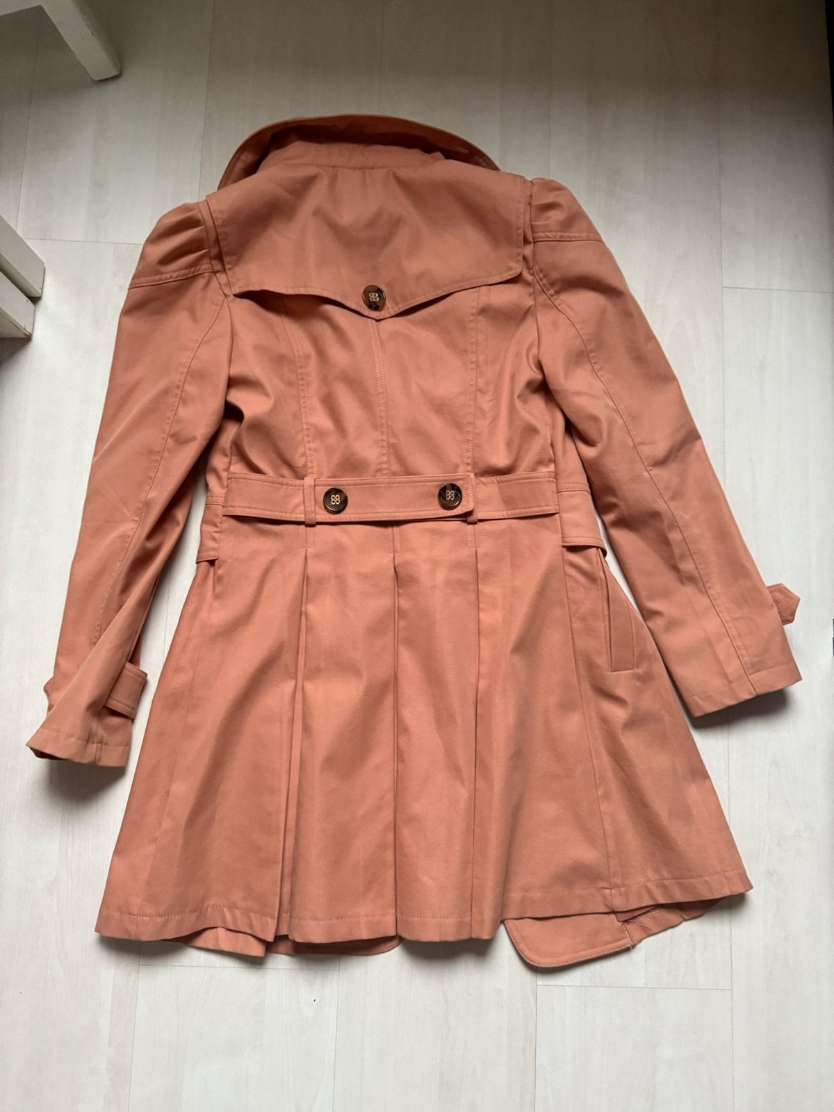 Stijlvolle zalmroze trenchcoat - Maat S/M, Ophalen of Verzenden, Zo goed als nieuw, Maat 38/40 (M), Roze