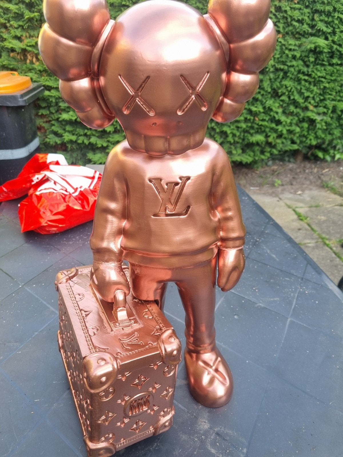 Kaws Louis Vuitton Pop Art Beeld - Roze, 40 cm, Antiek en Kunst, Kunst | Beelden en Houtsnijwerken, Beeld, Kunststof, Overige onderwerpen