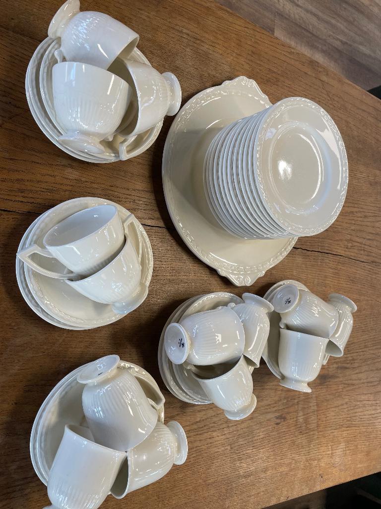 Roomkleurig servies, Huis en Inrichting, Ophalen, Zo goed als nieuw, Effen, Kop(pen) en/of Schotel(s)
