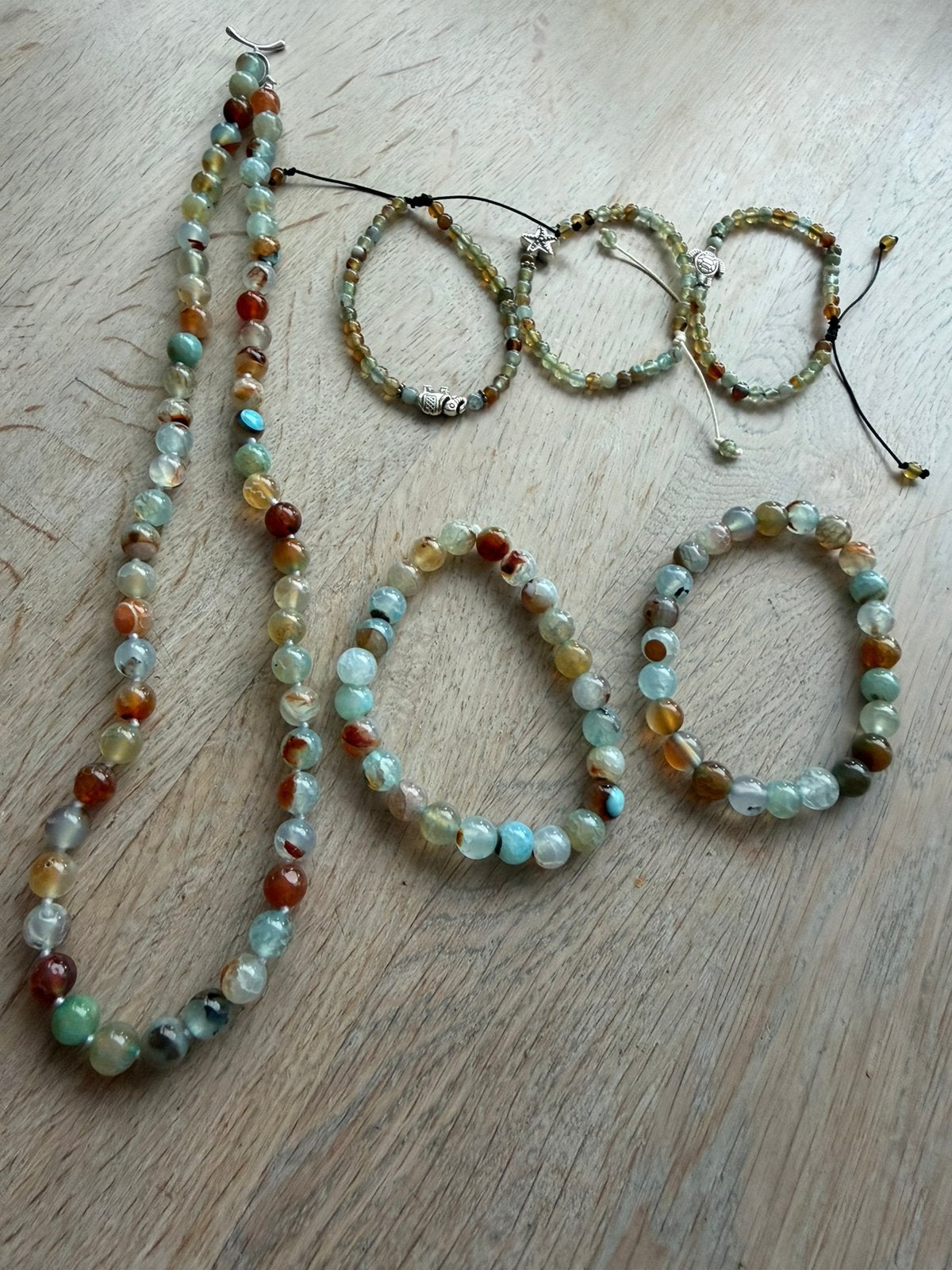 Meerkleurige agaat kralen ketting en armbandjes, Sieraden, Tassen en Uiterlijk, Kettingen, Ophalen of Verzenden, Zo goed als nieuw