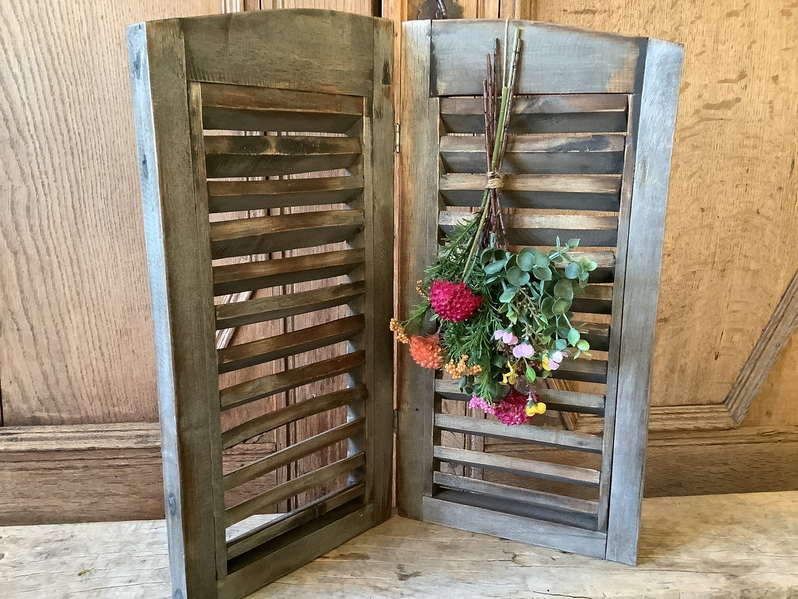NIEUW dubbel houten luik met boeketje kunstbloemen, Ophalen of Verzenden, Nieuw