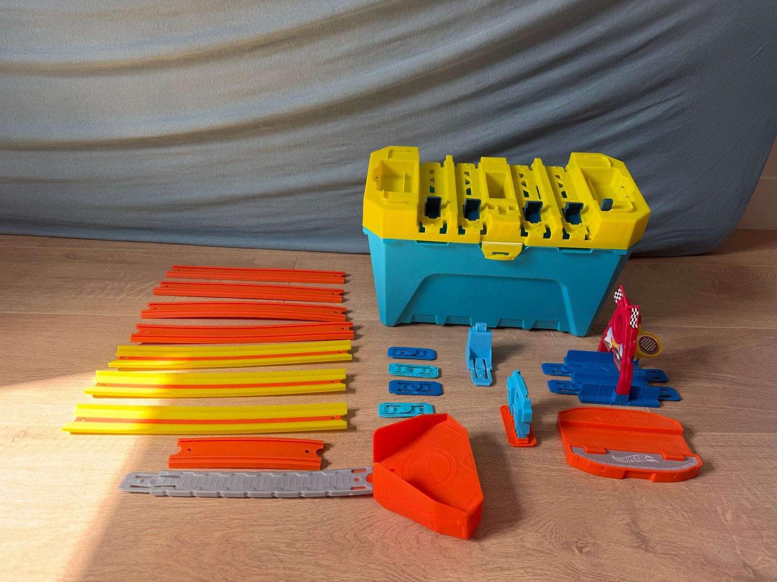 Hotwheels track builder Gravity box met extra elementen, Zelf te bouwen, Ophalen of Verzenden, Hot Wheels, Handmatig
