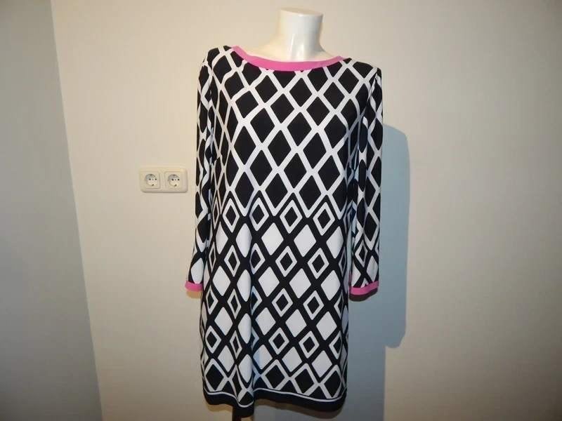 Joseph Ribkoff zwart wit jurkje stretch motief roze accent40, Maat 38/40 (M), Joseph Ribkoff, Zo goed als nieuw, Boven de knie