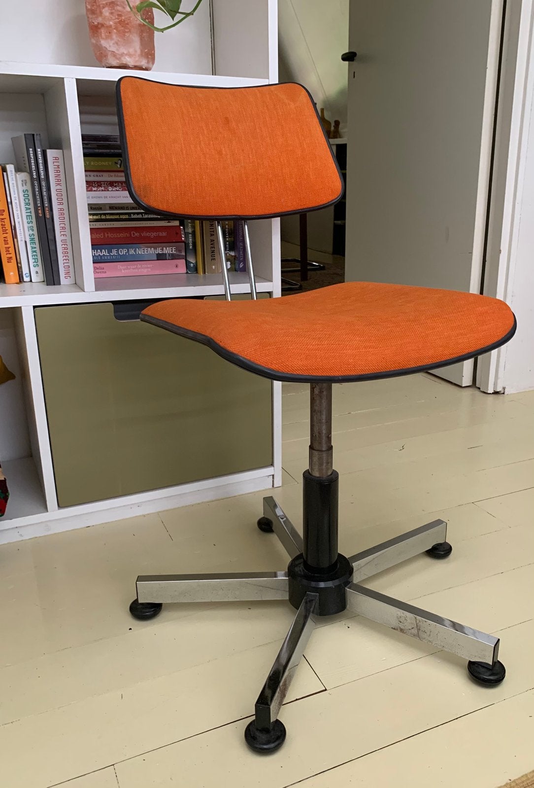 Vintage oranje bureaustoel, draaibaar, Ophalen, Zo goed als nieuw