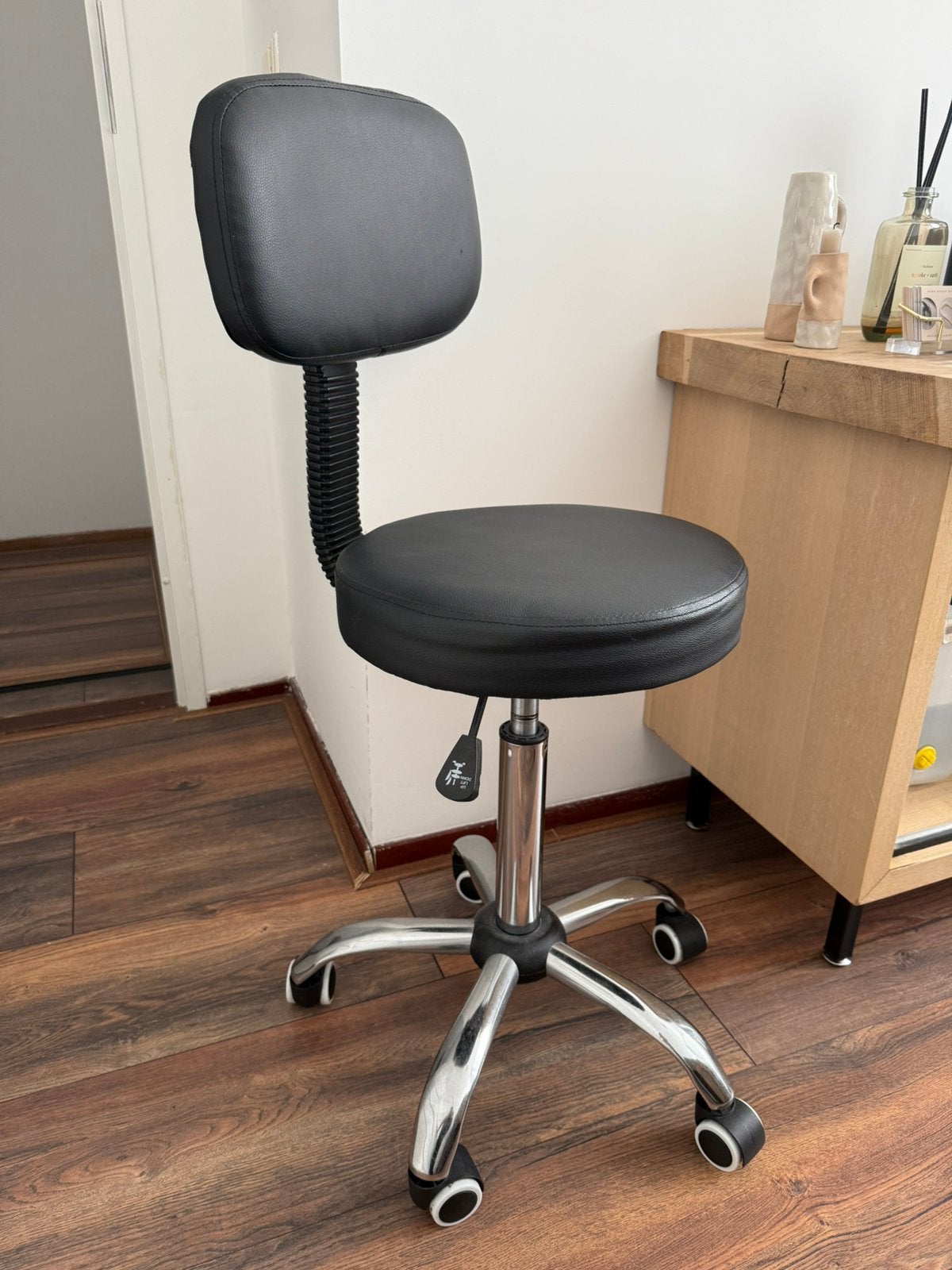 Stoel schoonheiedsspecialist, Ophalen, Zwart, Leer, Zo goed als nieuw