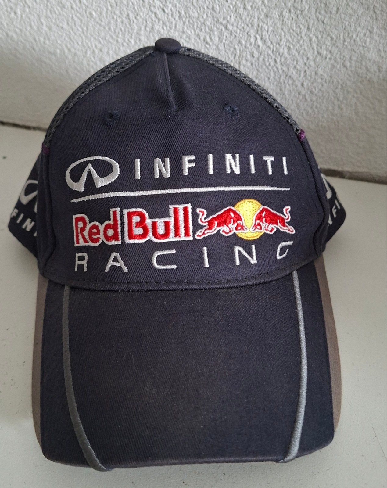 Red Bull Racing Infiniti Pet - Zo goed als nieuw, Red Bull Racing, One size fits all, Ophalen of Verzenden, Pet