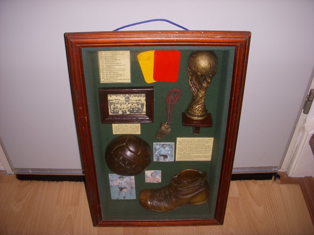 LEUK vitrinekastje diorama Wereldkampioenschap voetbal WK, Verzamelen, Ophalen of Verzenden, Gebruikt, Buitenlandse clubs, Overige typen