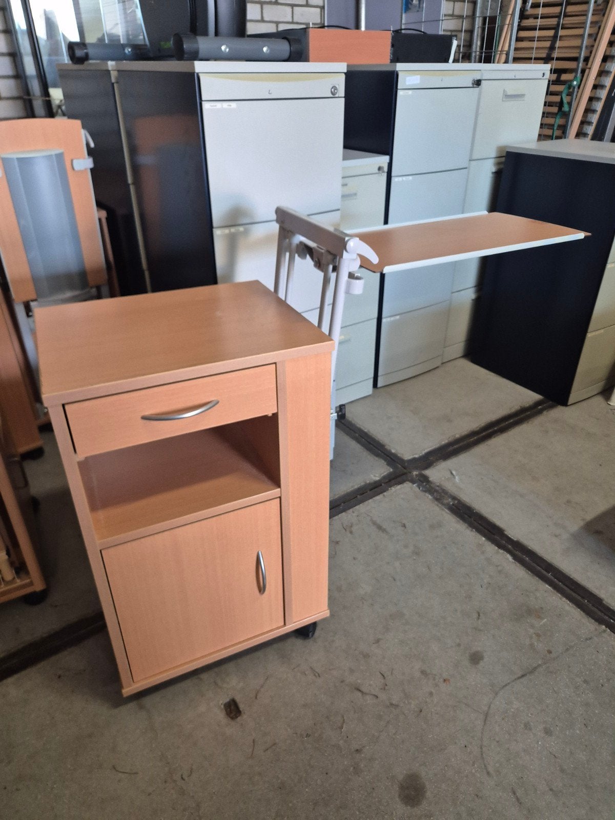 verrijdbare verpleeg nachtkastjes, Huis en Inrichting, Ophalen of Verzenden, Minder dan 45 cm