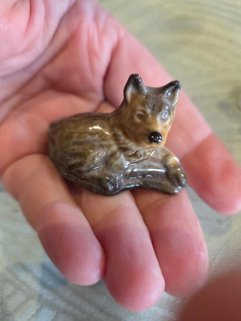 Schattig klein beeldje van een liggende wolf/hond, Ophalen