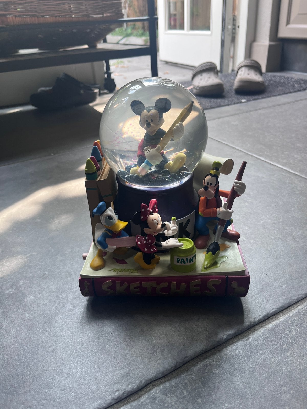 Disney Snowglobe mickey met boek, Ophalen of Verzenden, Mickey Mouse, Zo goed als nieuw, Overige typen