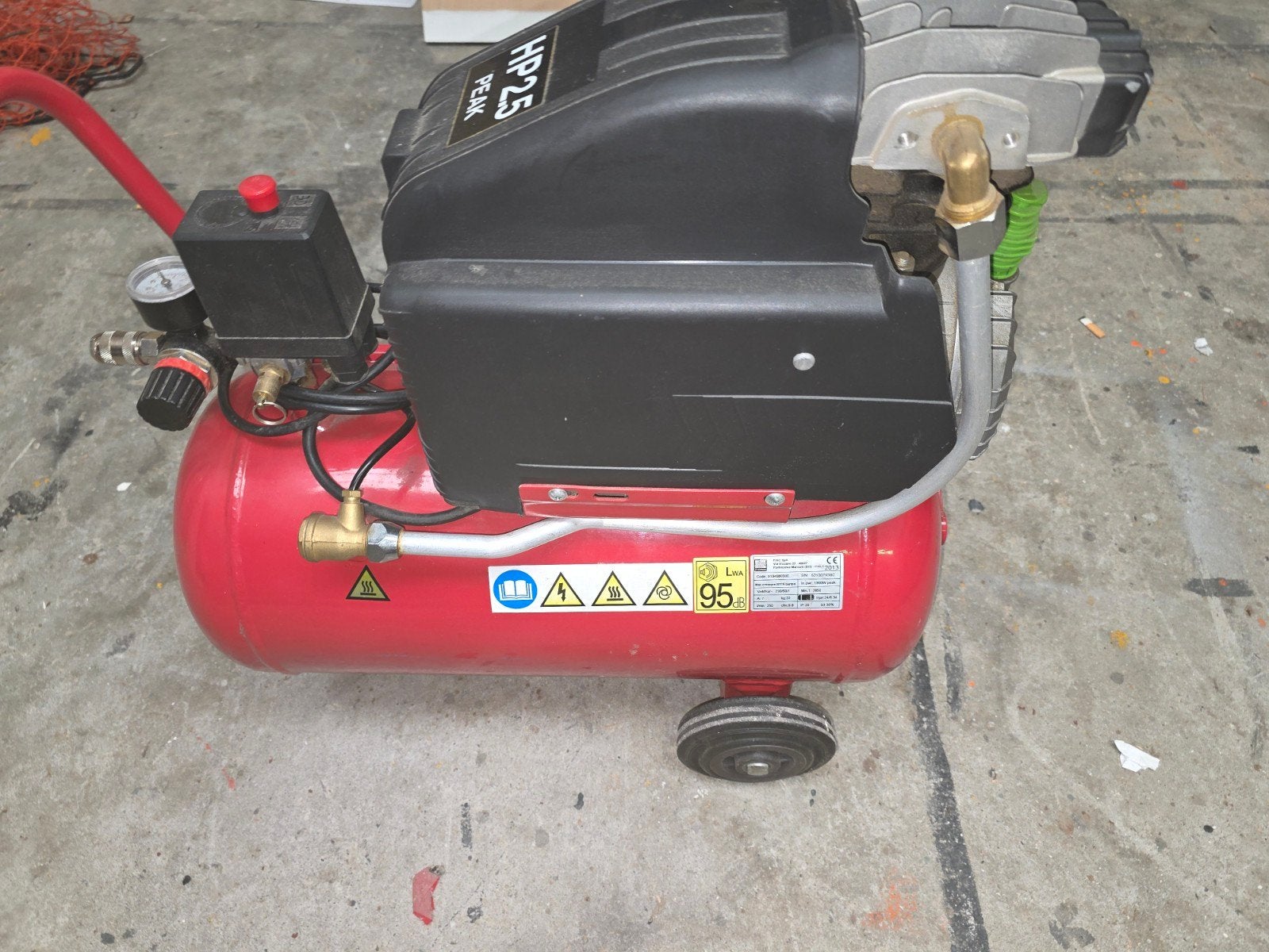 Roda Compressor 2.5PK 25 liter - Krachtige Luchtcompressor, Ophalen, 6 tot 10 bar, Zo goed als nieuw, 25 tot 100 liter