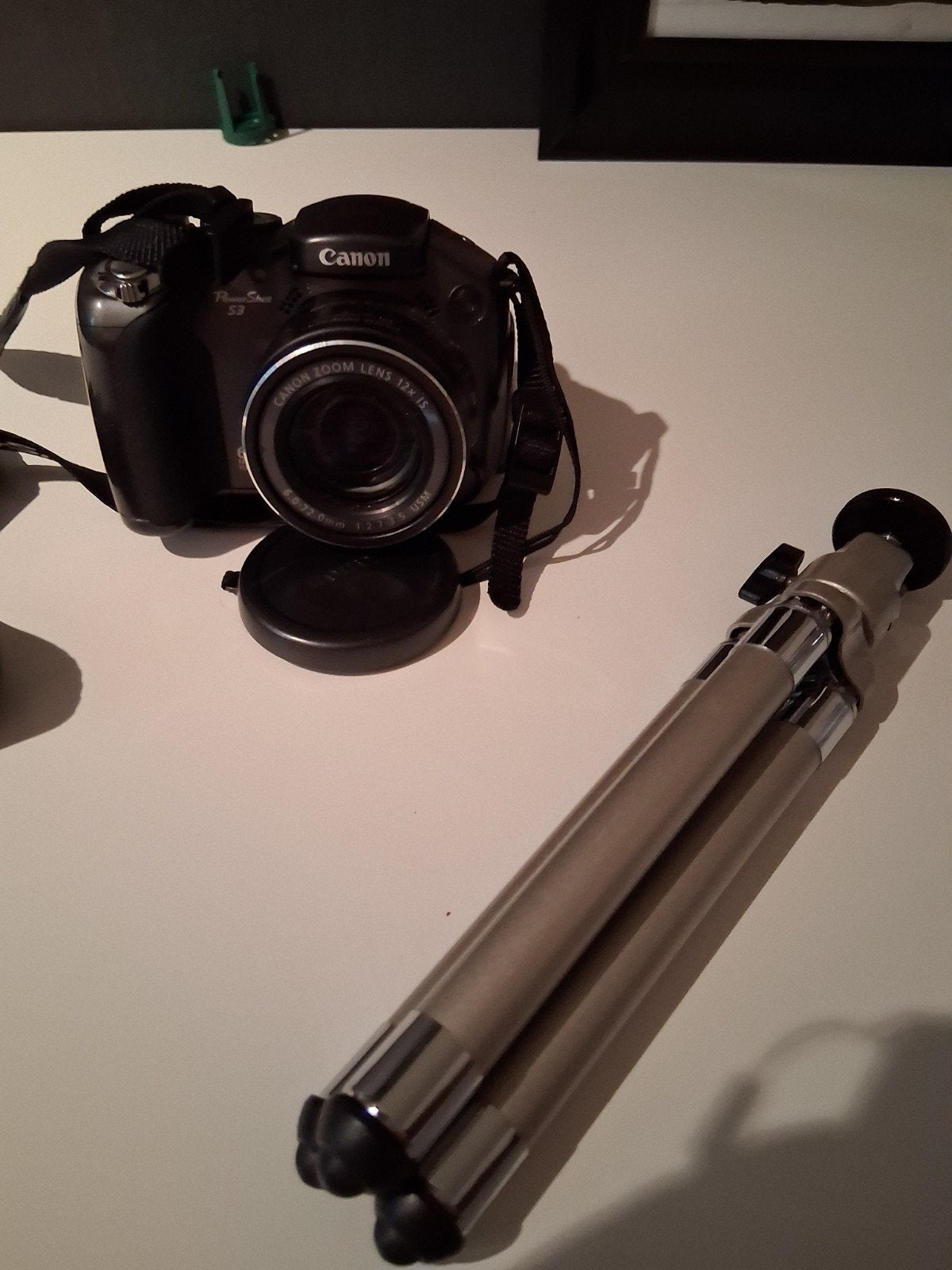 Canon camera met statief - 6.0 megapixels, Audio, Tv en Foto, 125 cm of minder, Inklapbaar, Gebruikt, Overige merken