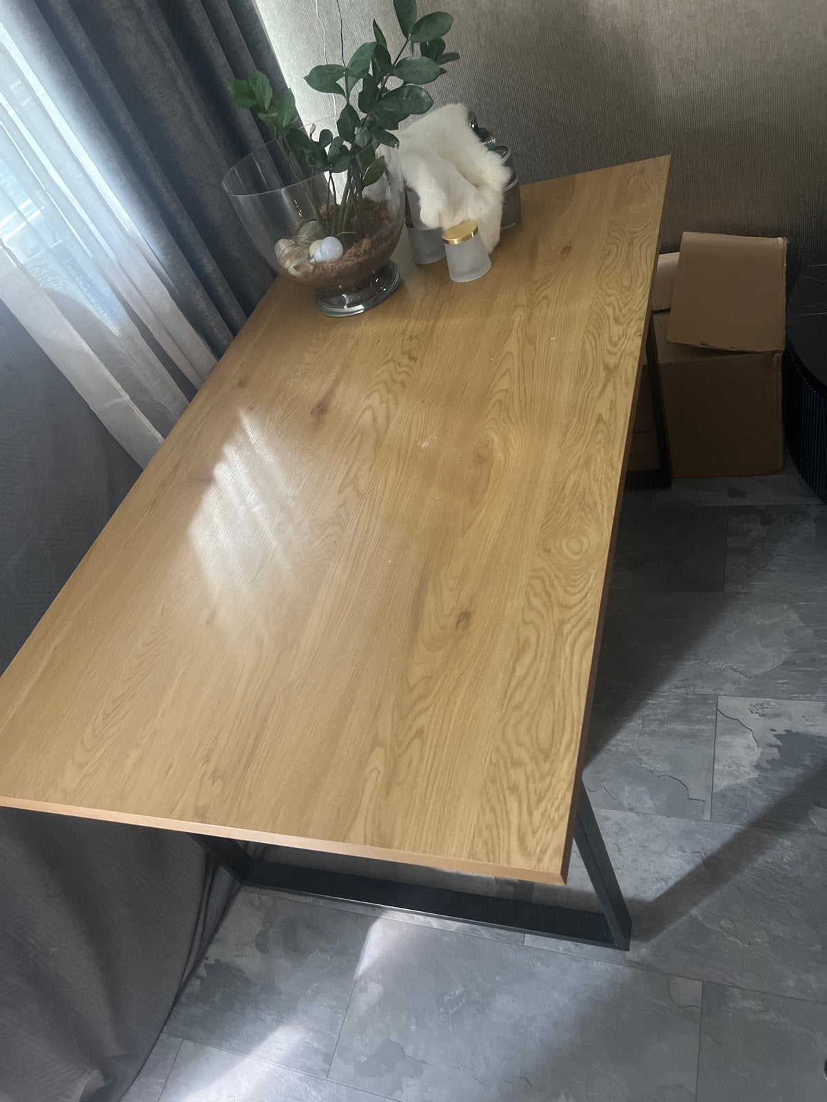 Houten eettafel met metalen onderstel, Gebruikt, 100 tot 150 cm, Vier personen, Rechthoekig