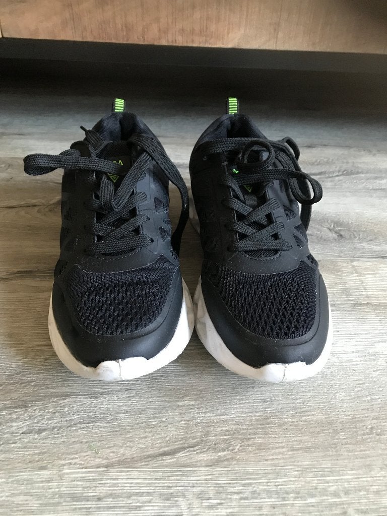 sneakers (Osaga) 40/41, Zwart, Ophalen of Verzenden, Osaga, Sneakers of Gympen