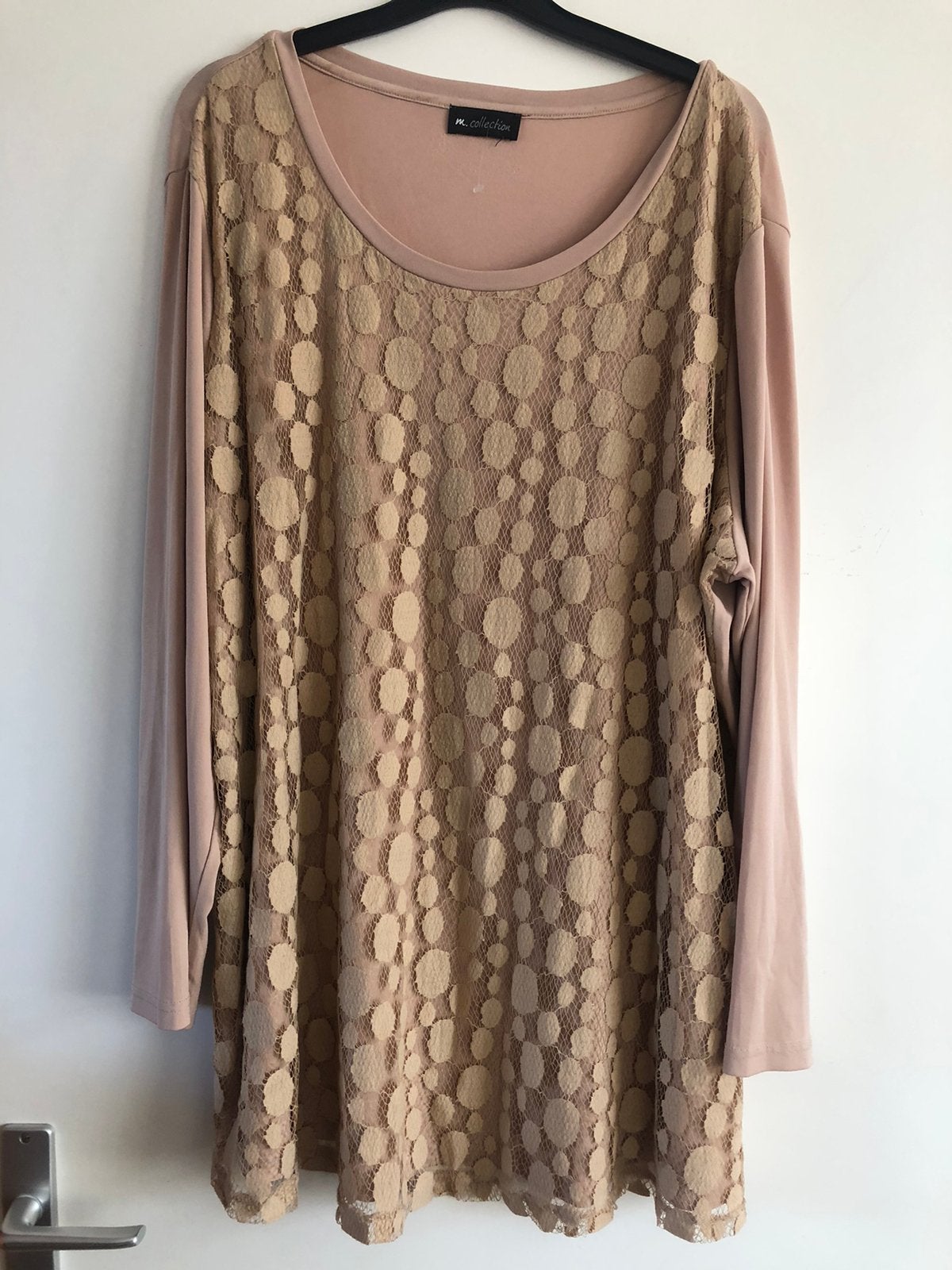 beige tuniek, kant op voorzijde pand M. collection maat 52, Kleding | Dames, Grote Maten, Ophalen of Verzenden, Zo goed als nieuw