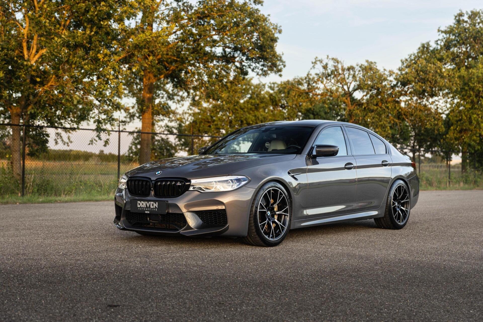 BMW M5 Competition| Individual - Keramisch - Full Akrapovic, Automaat, Gebruikt, 8 cilinders, 1865 kg