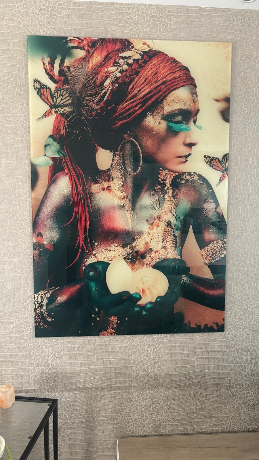 Modern Schilderij van Vrouw met Vlinders en Sieraden, Ophalen, Zo goed als nieuw, Kunststof