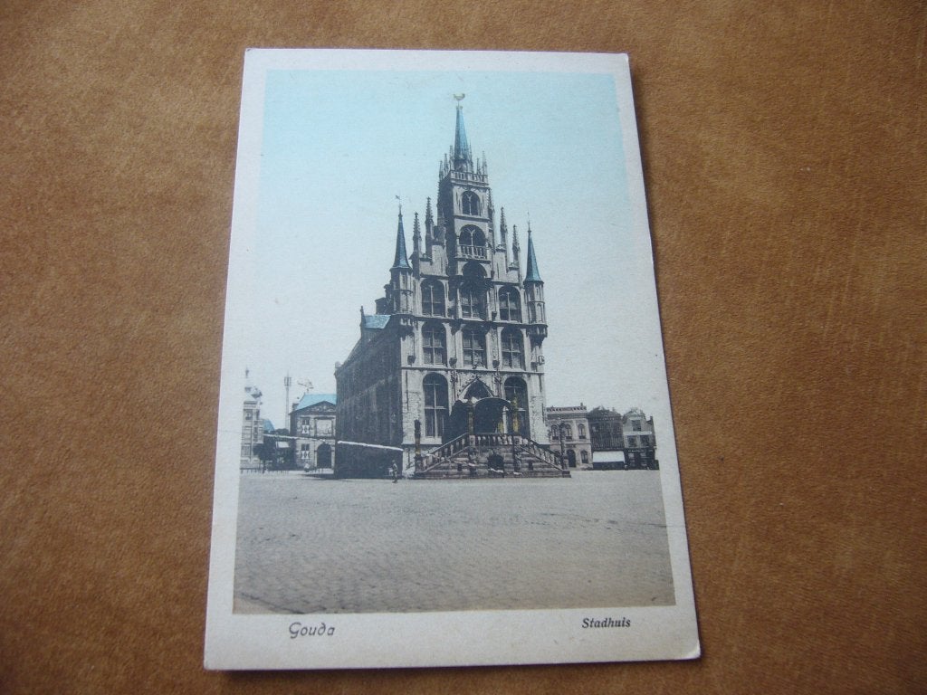 GOUDA  =  STADHUIS, Ophalen of Verzenden, 1920 tot 1940, Ongelopen, Zuid-Holland