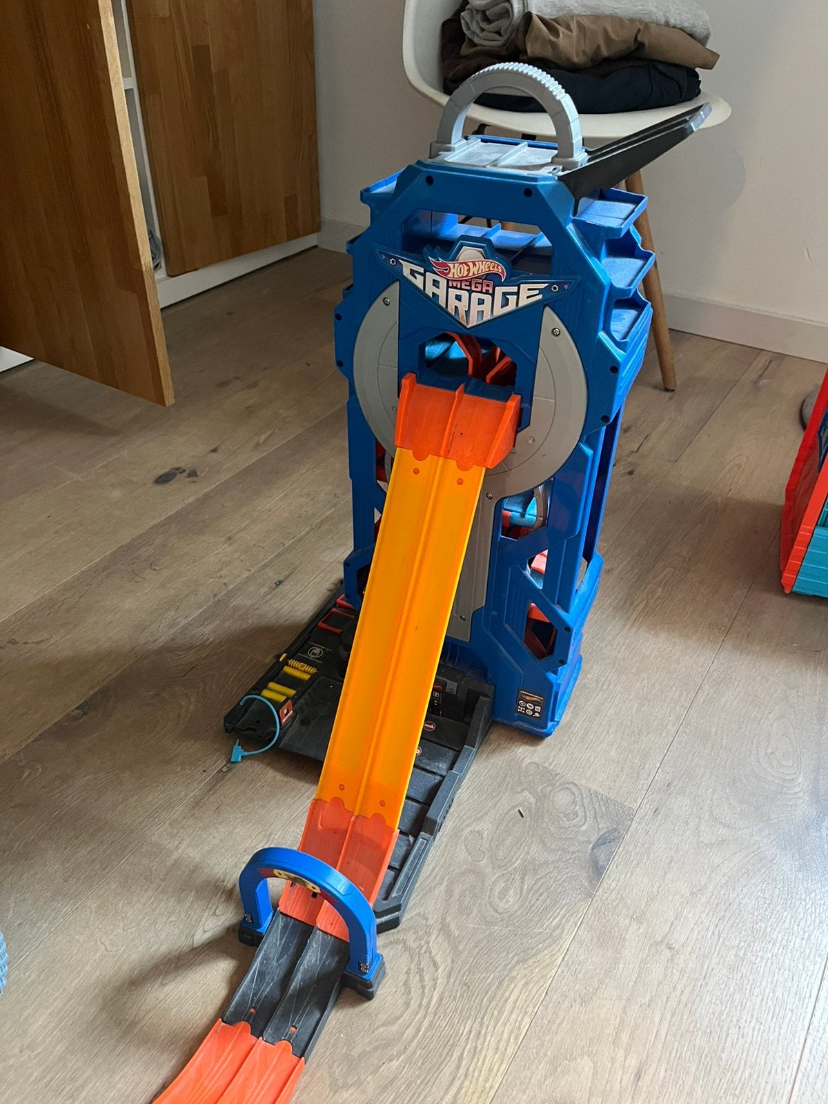 Hot Wheels Mega Garage FTB68 + 14 auto’s, Ophalen of Verzenden, Gebruikt, Handmatig, Hot Wheels