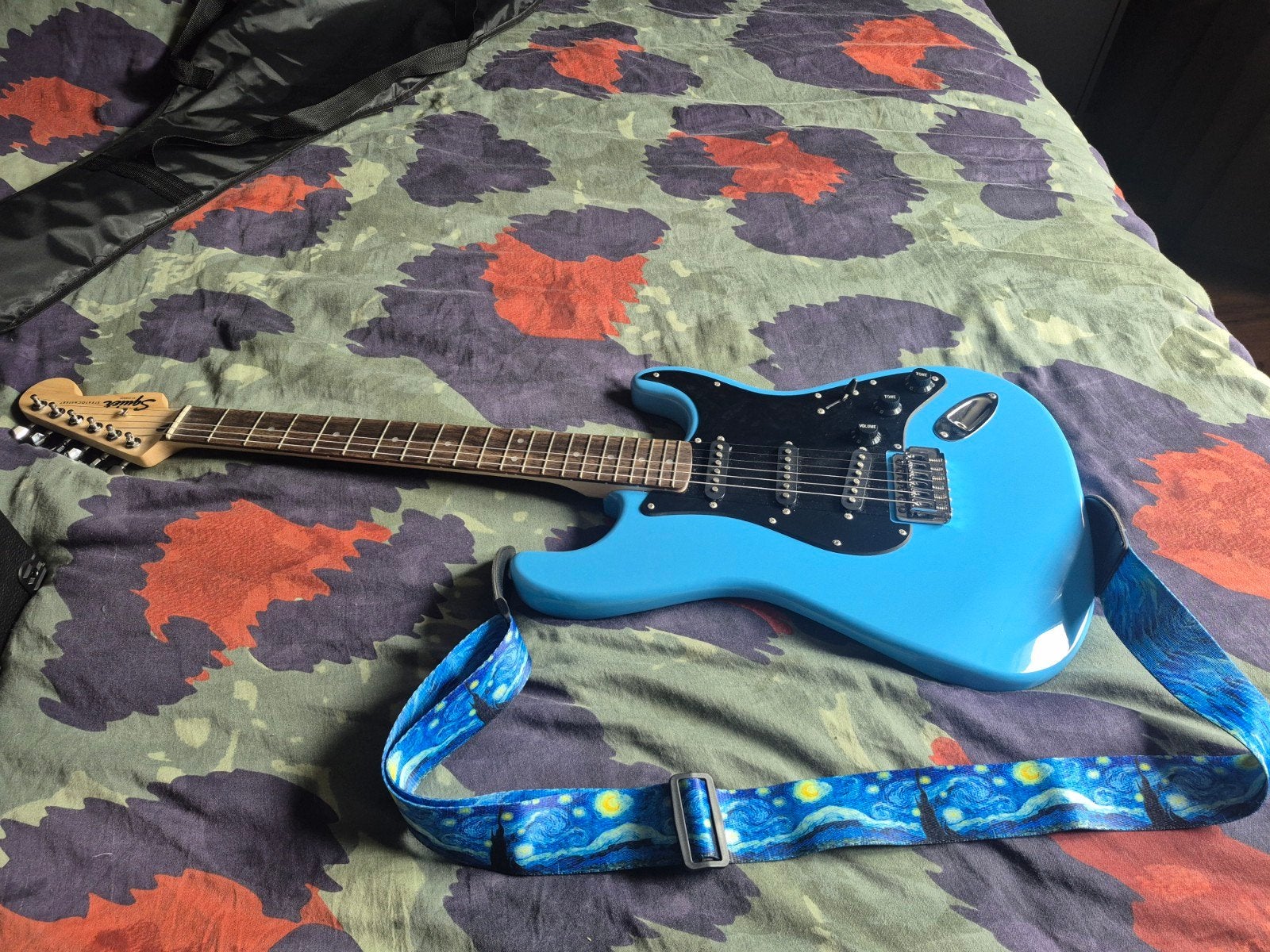 Squier Stratocaster by Fender Startpakket Nieuwstaat met bon, Muziek en Instrumenten, Snaarinstrumenten | Gitaren | Elektrisch