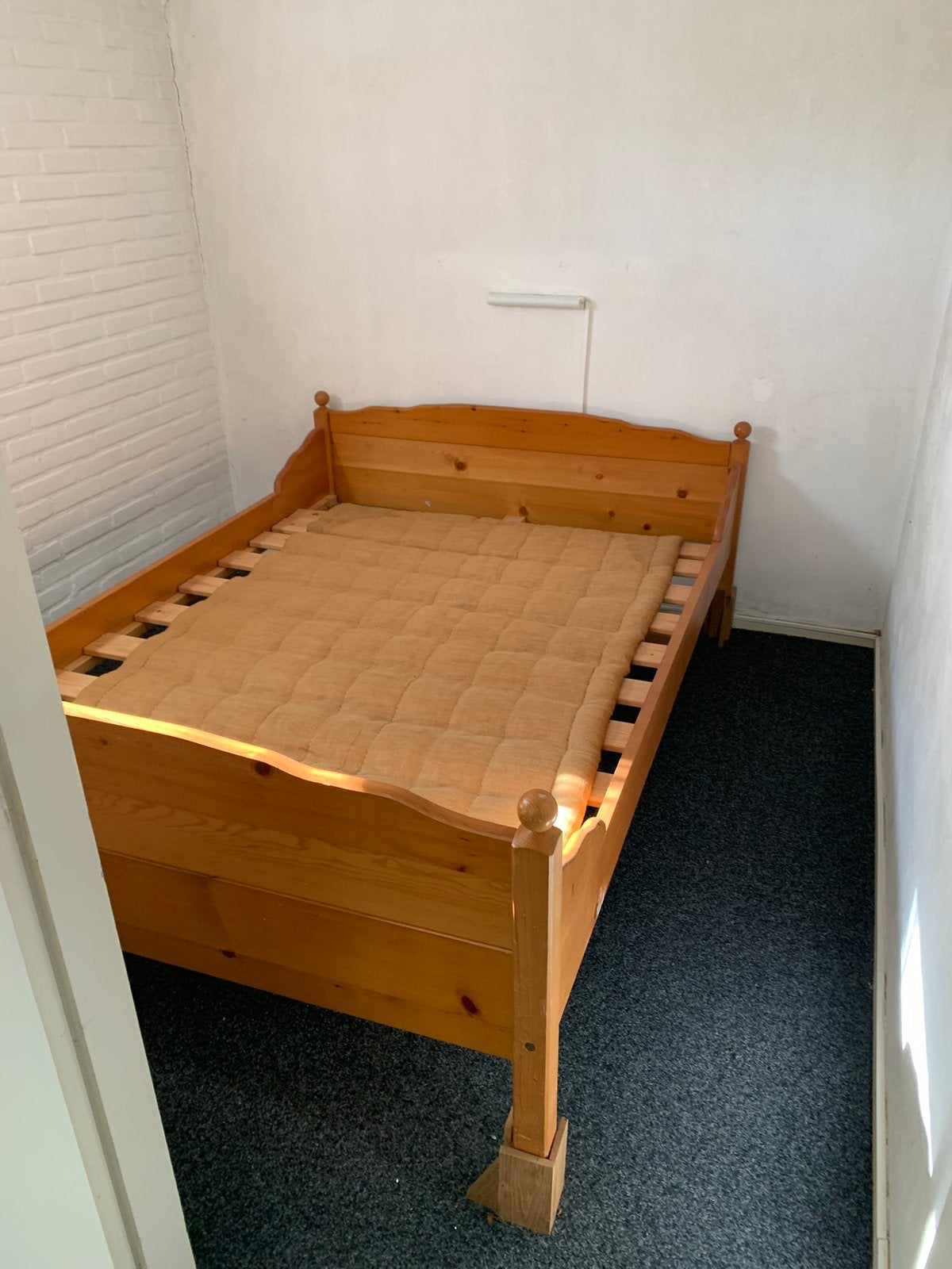 Gratis Ledikant 140/200, Tweepersoons, Zo goed als nieuw, Hout, 140 cm