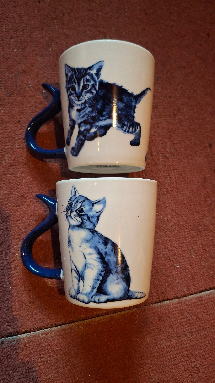 Heinen Delfts Blauw katten mokken - set van 2, Huis en Inrichting, Ophalen of Verzenden, Keramiek, Overige stijlen, Kop(pen) en/of Schotel(s)