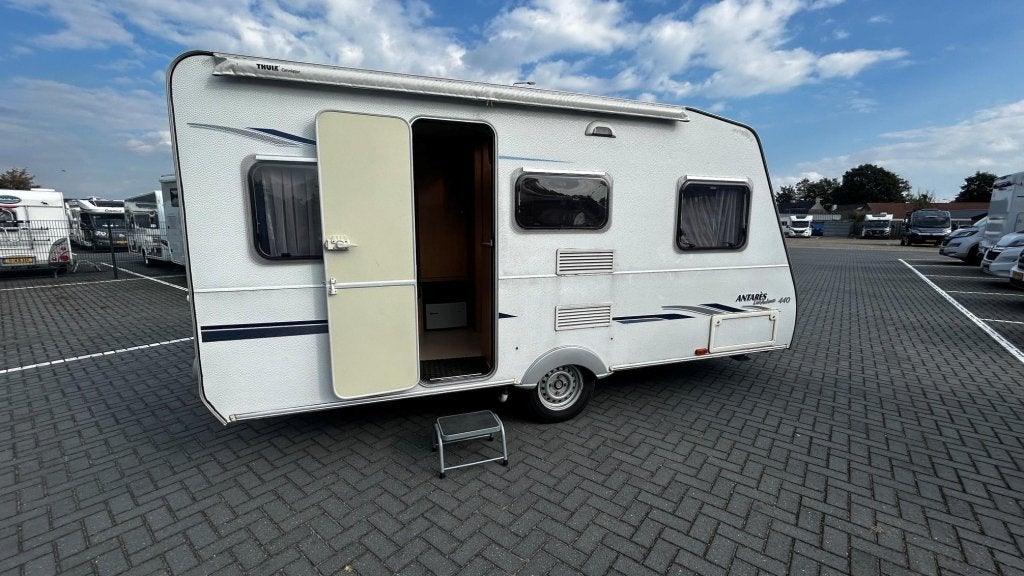 Caravelair Antares Ambiance 440 LUXE 2006, Caravans en Kamperen, Bedrijf, Gascomfoor, 4 tot 5 meter, 500 - 750 kg