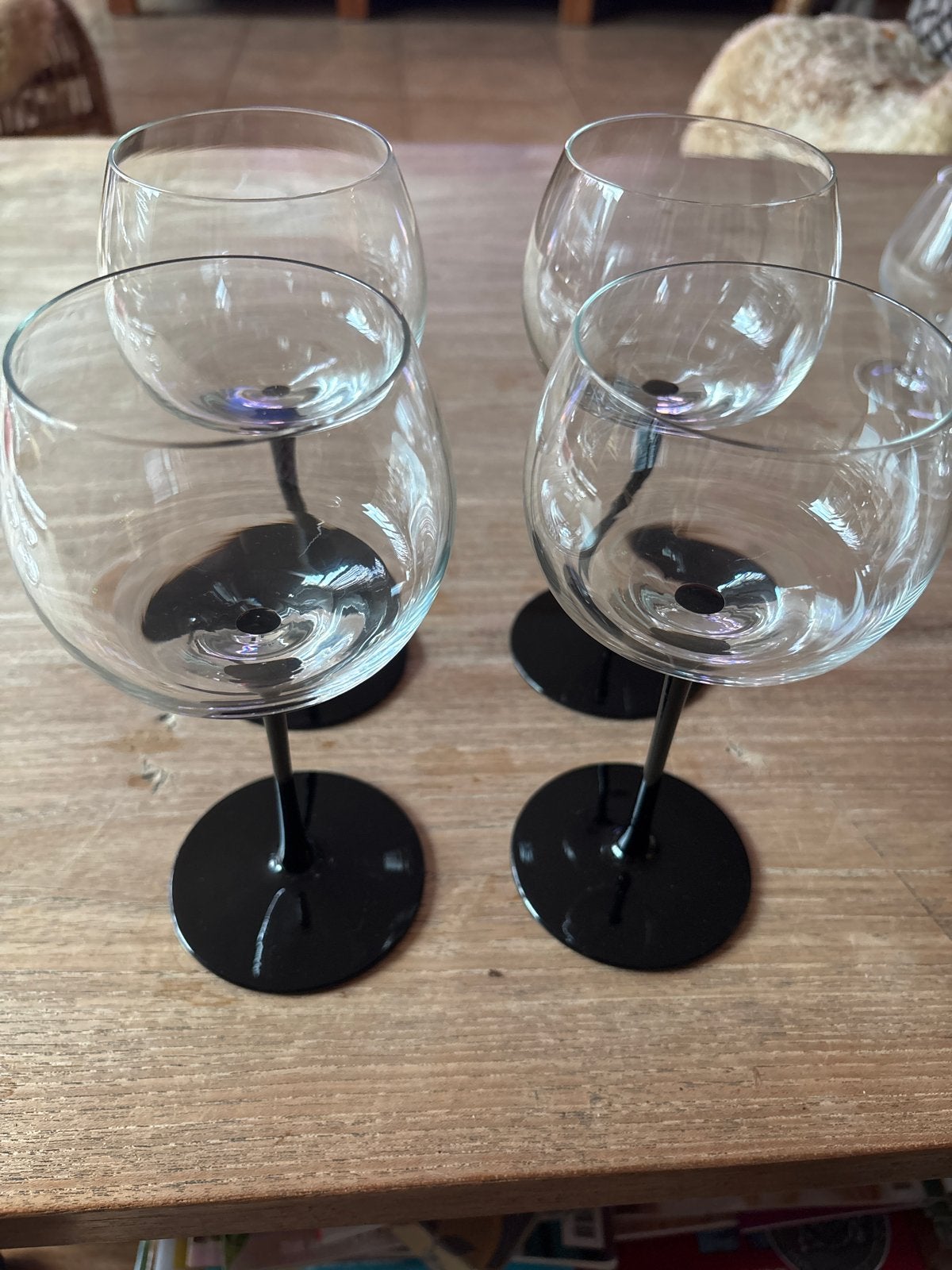 Set van 4 wijnglazen met zwarte voet, Huis en Inrichting, Keuken | Servies, Ophalen, Glas of Glazen, Modern, Glas