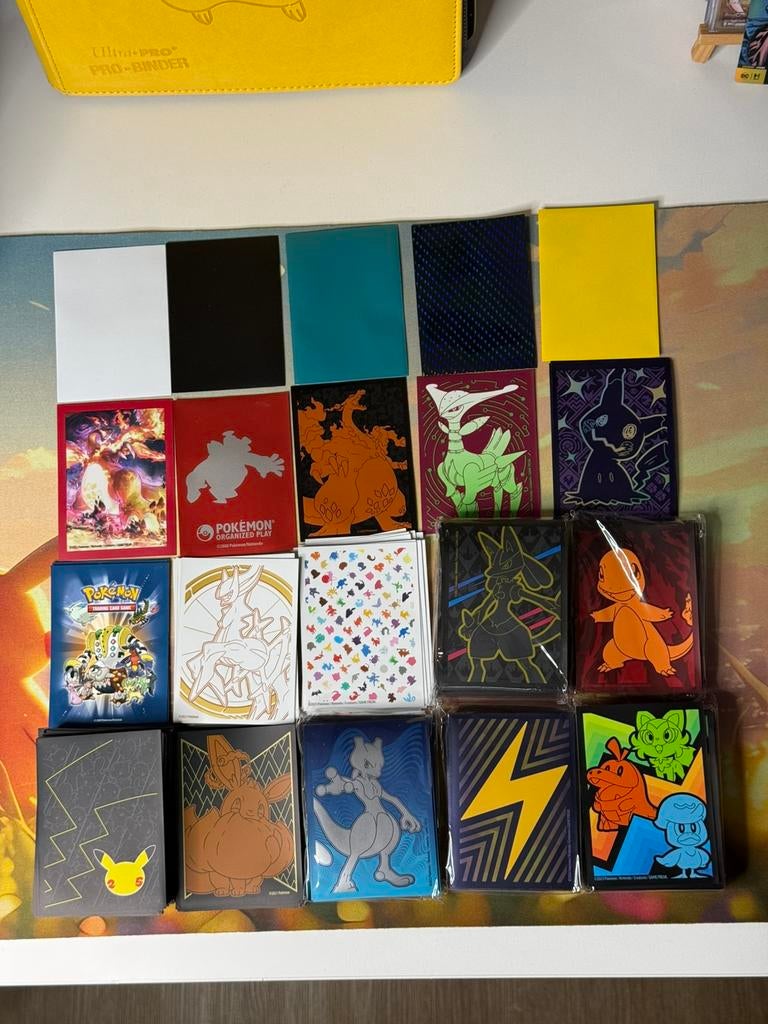 Pokémon card sleeves, Ophalen of Verzenden, Zo goed als nieuw, Sleeves of Kaarthoesjes
