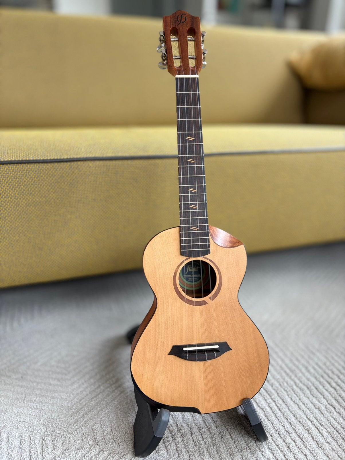 Flight Victoria Tenor elektro acoustische ukelele, Ophalen, Zo goed als nieuw, Overige typen