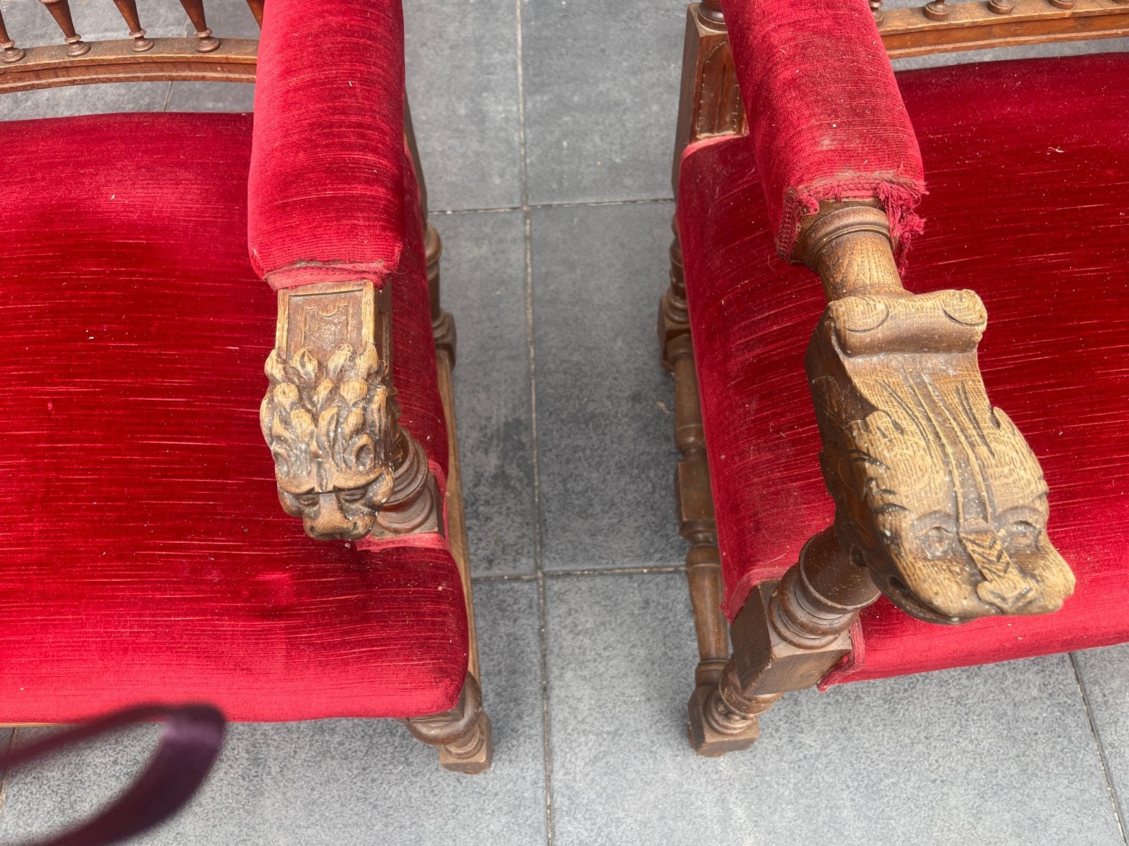 Antieke stoelen, Ophalen