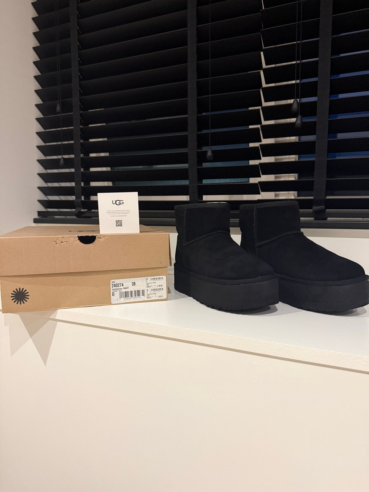 Nieuwe UGG Classic Mini Platform laarzen - Maat 38, Kleding | Dames, Ophalen of Verzenden, Nieuw, Zwart, Lage of Enkellaarzen