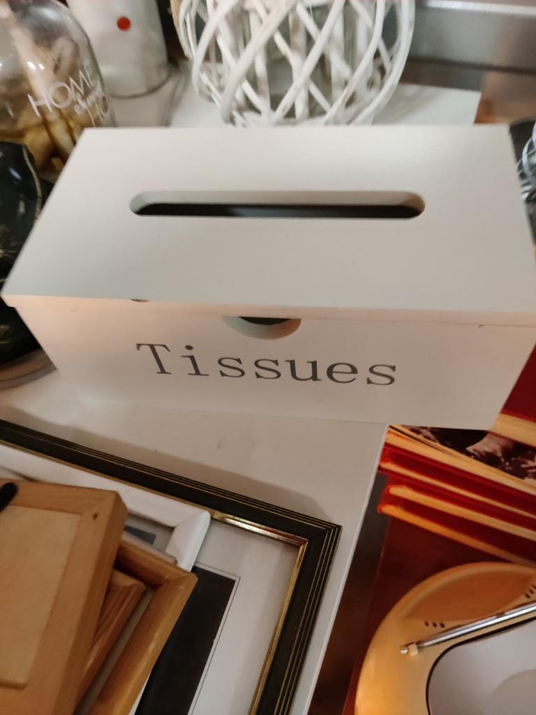 Witte Tissues Doos Houder met 'Tissues' Opdruk, Hout, Ophalen of Verzenden, Zo goed als nieuw, Modern