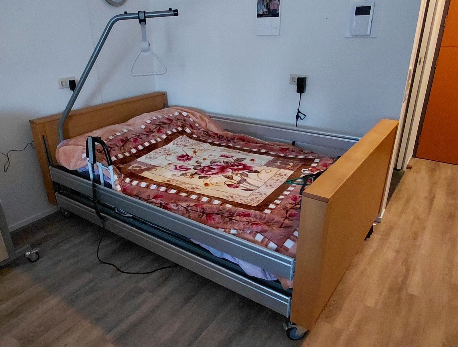 Obesitas hooglaag bed 130 cm breed, Ophalen, Lattenbodem, 180 cm of meer, 100 cm of meer