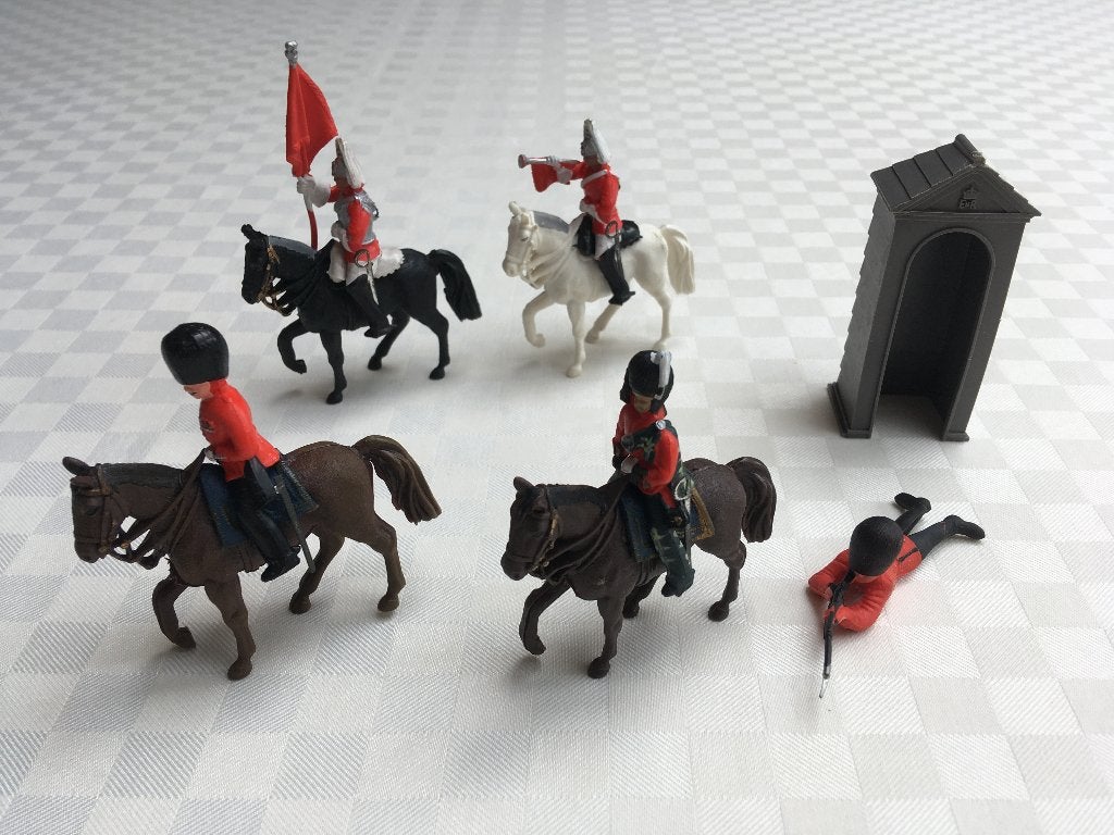 Set van 5 miniatuursoldaatjes Britse Royal Guards 4 te paard, Ophalen of Verzenden, Zo goed als nieuw