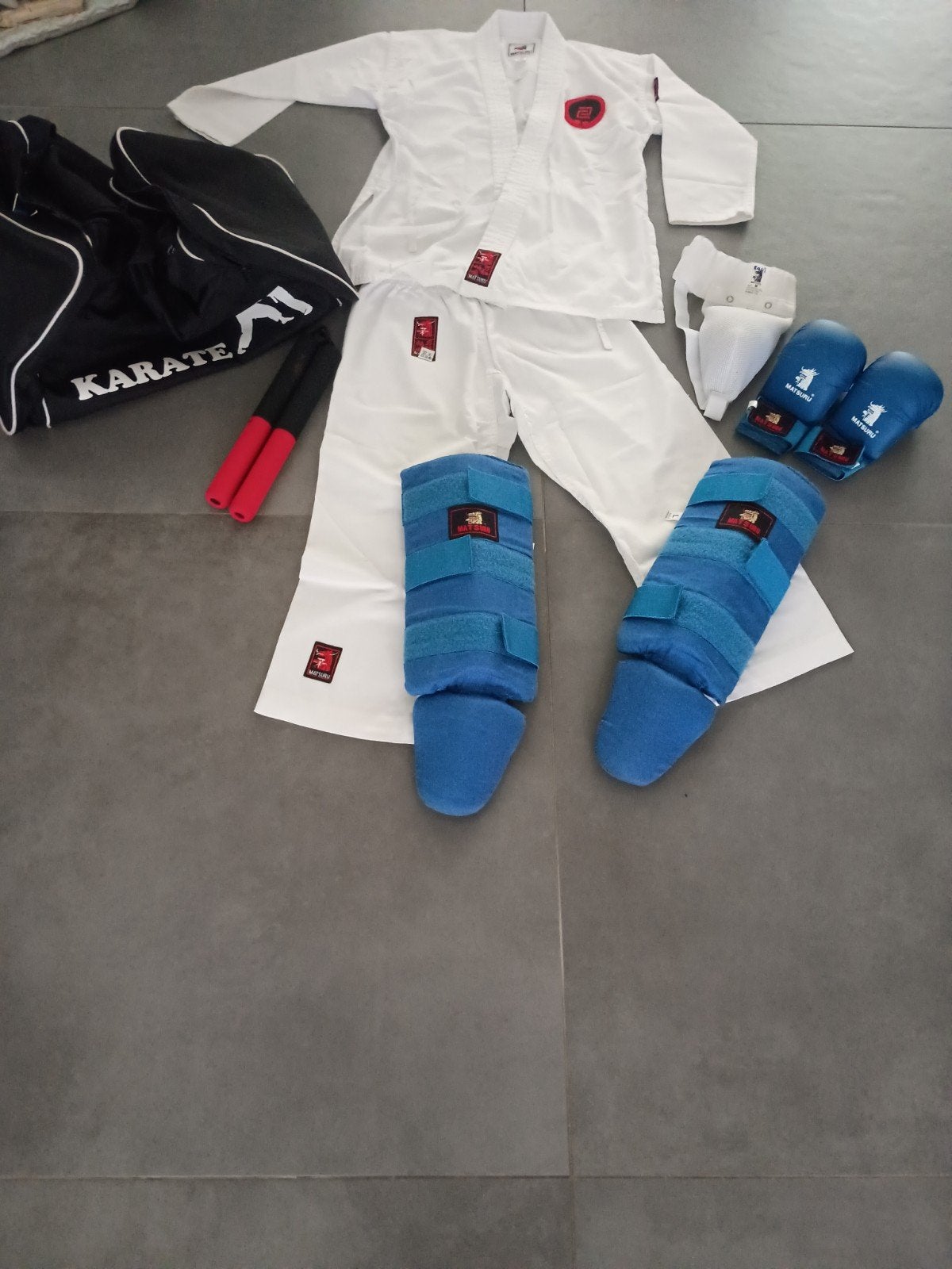 Complete Karate Set: Pak, Bescherming & Nunchaku maat 140, Gebruikt, Maat XS of kleiner, Vechtsportpak, Ophalen of Verzenden