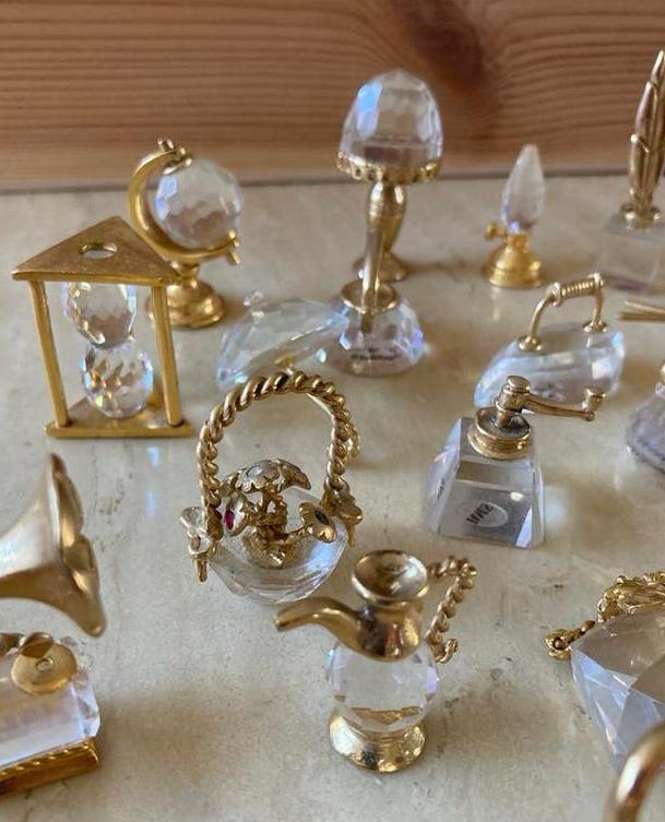 Beeldjes Christal Memories serie, goudkl. metaal en kristal, Ophalen of Verzenden
