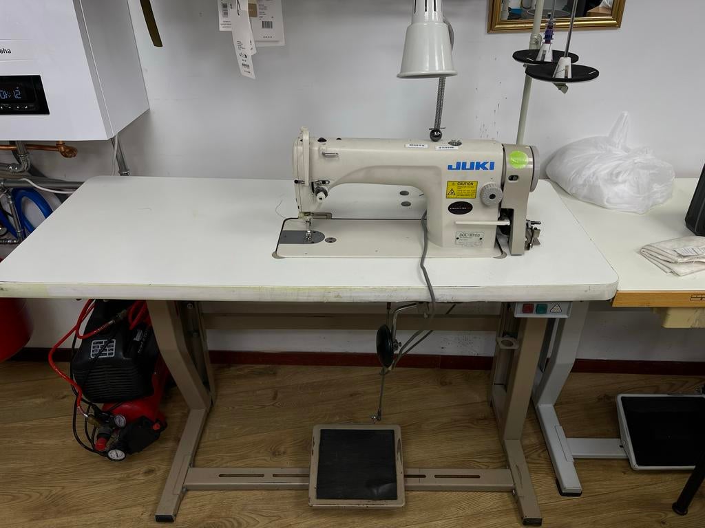 Professionele naaimachine - Gebruikt, in werkende staat, Hobby en Vrije tijd, Overige merken, Gebruikt, Ophalen of Verzenden, Naaimachine