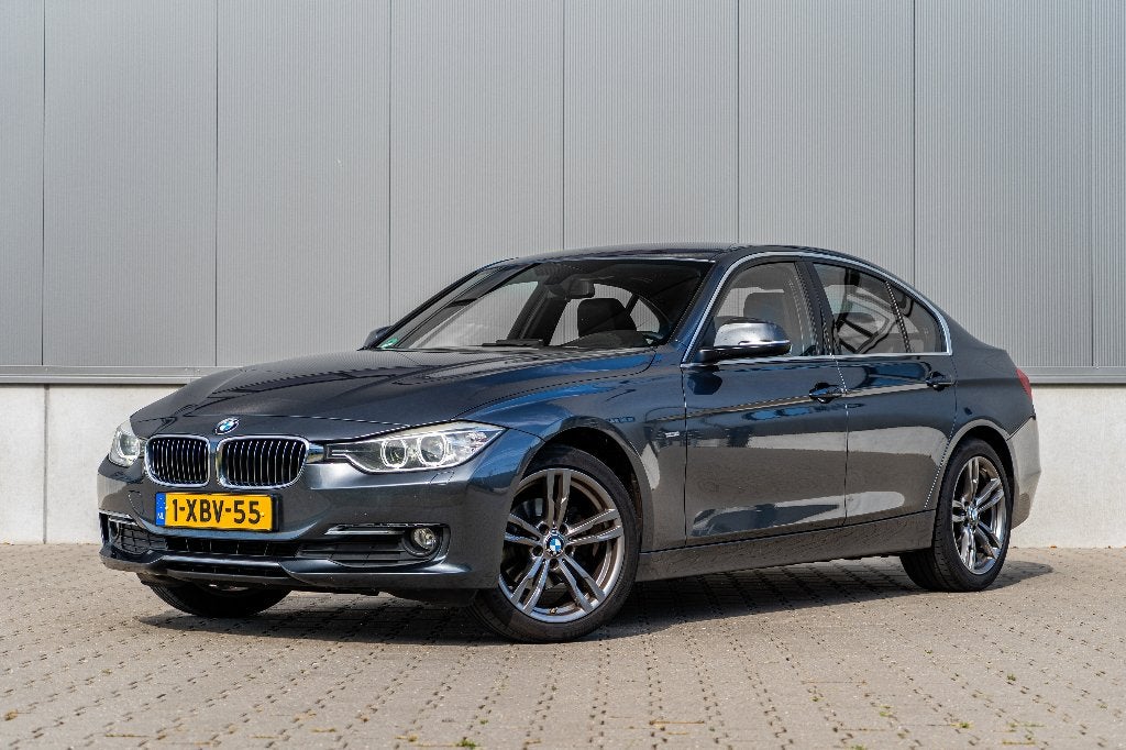 BMW 3-serie 316i High Executive | Leder | Stoelverwarming, Auto's, Automaat, Euro 6, 4 cilinders, 75 €/maand