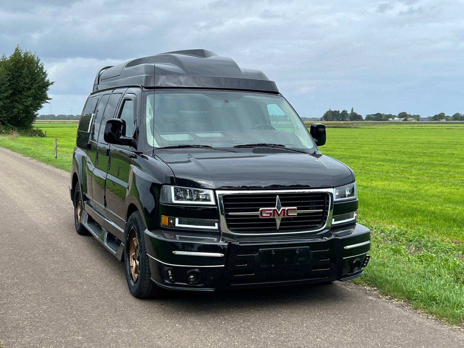 2014 GMC Savana ***WIDE BODY***   SUNRISE CONVERSION, Automaat, Overige carrosserieën, Zwart, Leder