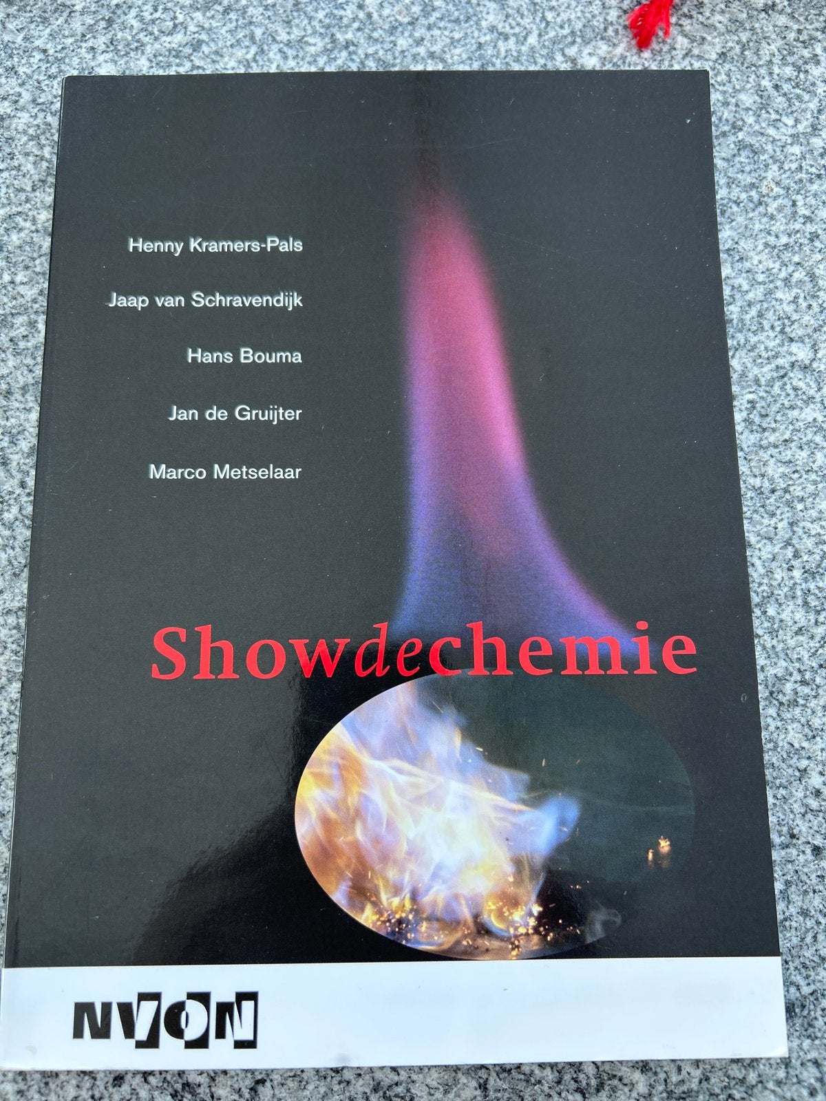 Showdechemie: Boeiende Demonstraties in de Chemie, Ophalen of Verzenden, Zo goed als nieuw, Natuurwetenschap