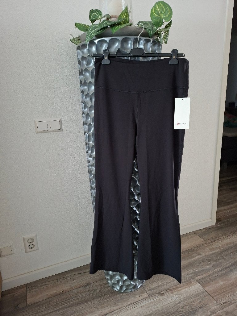Lululemon Groove SuperHighRise Flare Pant Nulu legging 44 46, Zwart, Maat 46/48 (XL) of groter, Nieuw, Ophalen of Verzenden