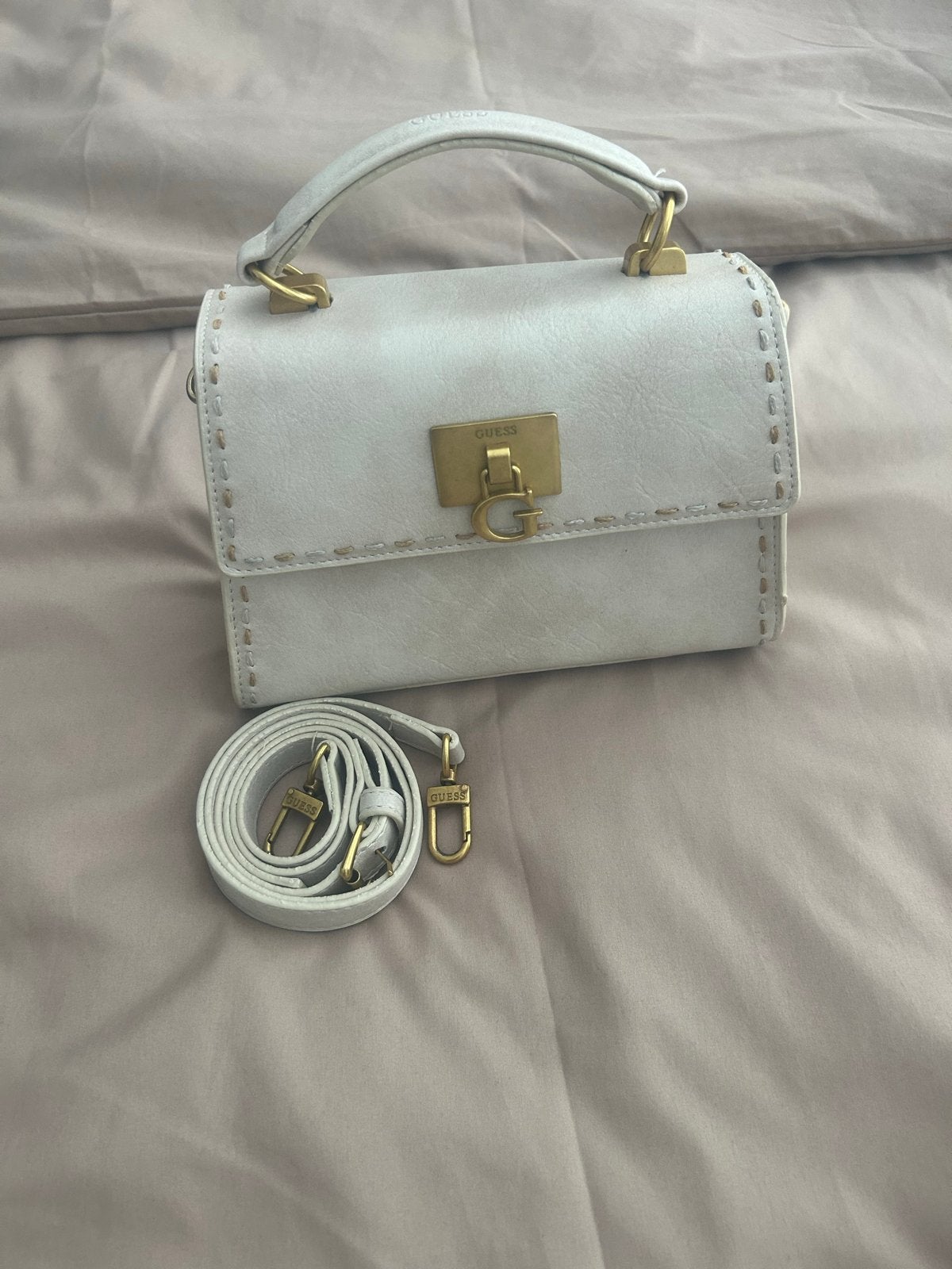 Nieuwe Guess handtas - Ongebruikt cadeau, Ophalen of Verzenden, Nieuw, Wit, Handtas